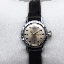 Vintage Timex Watch Women 20mm Silver Tone 17 Jewels Leather Band Manual Wind