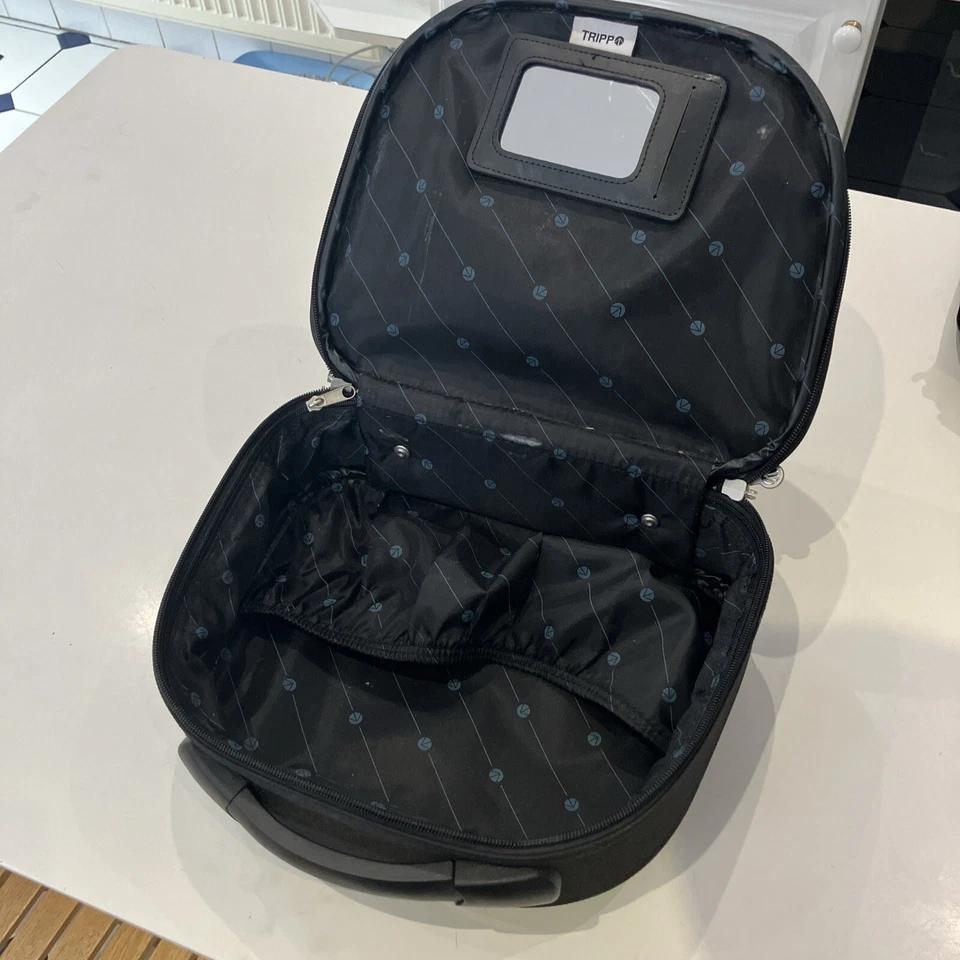 Tripp Small Black Makeup Luggage weekend bag Excellent Condition - Image 3 of 4