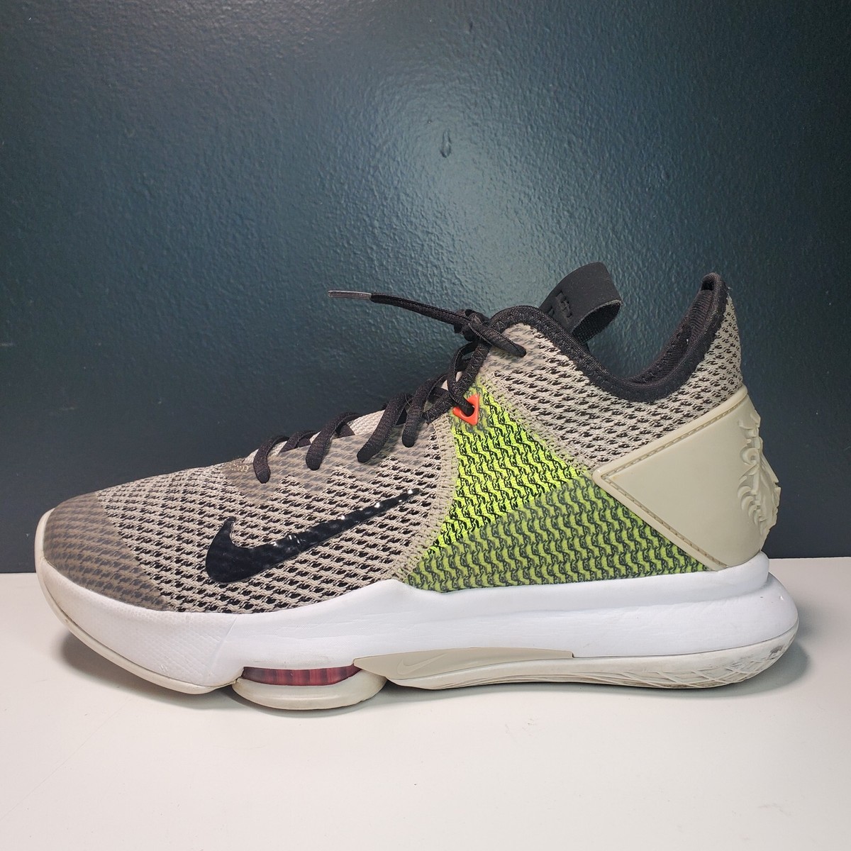 lebron witness 4 string volt