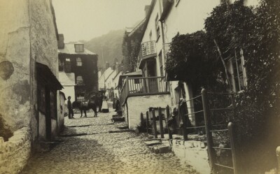 Vereinigtes Königreich Devon Clovelly Steep Cobbled Street altes Foto 1890