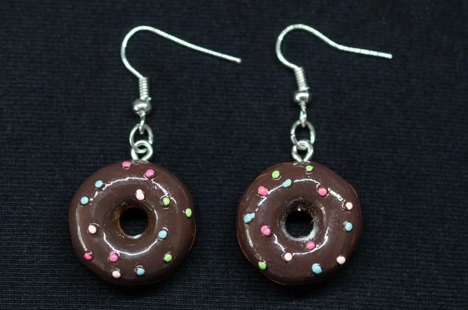 Ciambella Multicolore Perle Orecchini Pendenti Smalto Spruzza Fast Food USA 23mm - Immagine 2 di 4