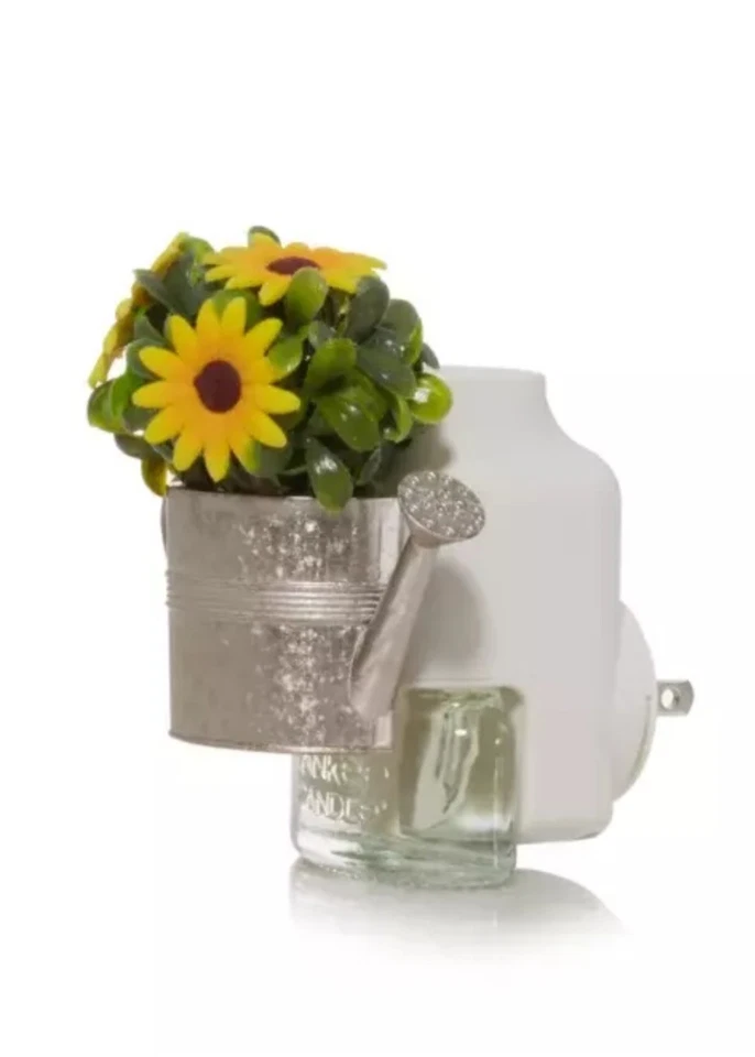 YANKEE CANDLE SCENTPLUG Fragrance Diffuser & Lemon Gelato Plug In Refill SET  - Image 4 of 4