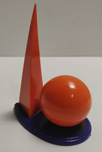 Vintage 1939 New York World's Fair Trylon & Perisphere Salt Pepper Shaker - Afbeelding 9 van 23
