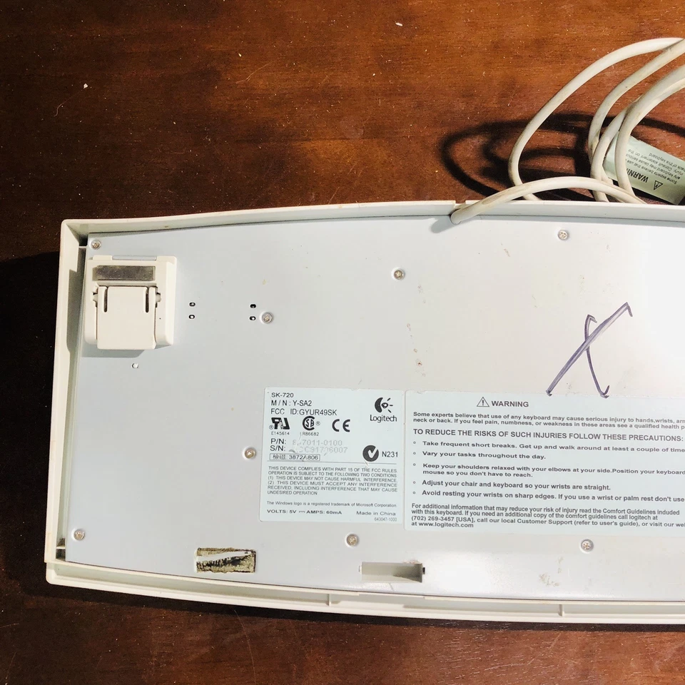 LOGITECH Deluxe 104 Keyboard Standard Wired Windows Spill-proof Model - Image 2 of 4