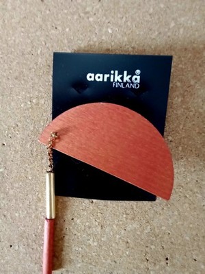 Vintage AARIKKA Finland 1994 Collection Red Wooden Brooch Pin HEILURI Rare NEW 