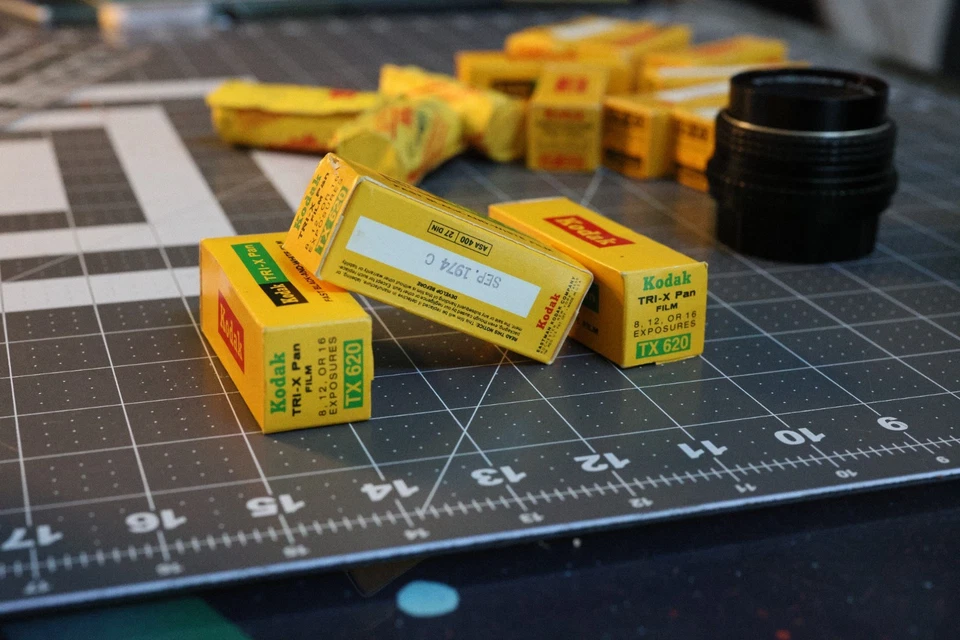 3x Kodak TRI-X Pan TX 620 — ASA 400 película en blanco y negro — sellada — exp. SEP 1974c Foto 4 de 4