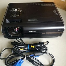 TOSHIBA TDP-EW25 WXGA 720p HD DLP SHORT THROW PROJECTOR NEW FACTORY LAMP 