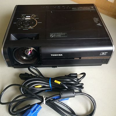 TOSHIBA TDP-EW25 WXGA 720p HD DLP SHORT THROW PROJECTOR NEW FACTORY LAMP!!