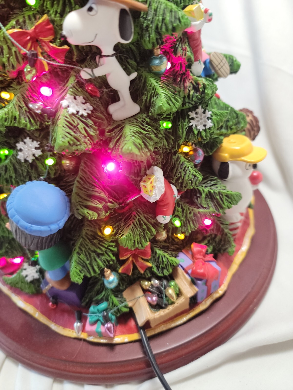 Danbury Mint The Peanuts Christmas Tree Lights Up Charlie Brown Snoopy