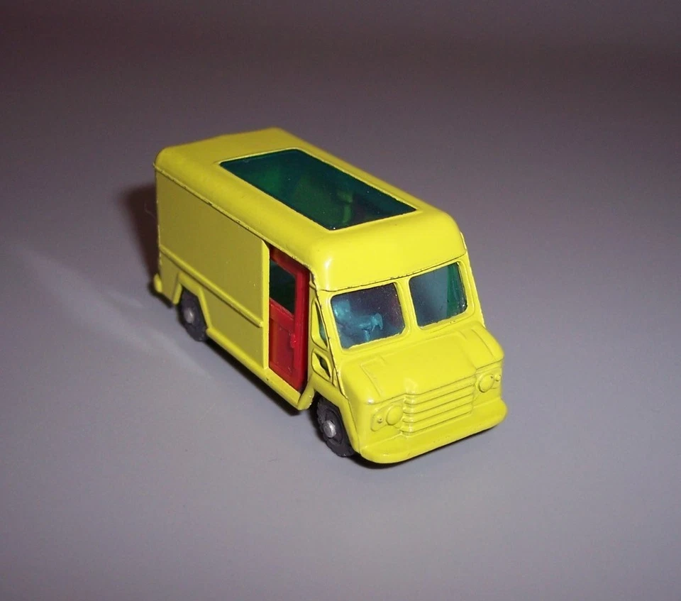 FURGONETA HUSKY METTOY NO.19 COMMER "WALK-THRU" USADA SUELTA Foto 2 de 4