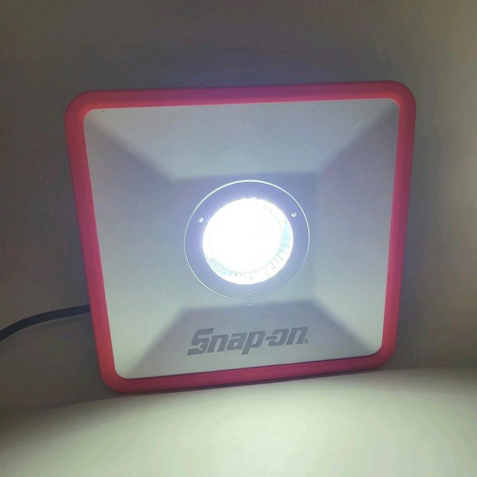 Proyector recargable de alta resistencia SNAP ON ECFLOODRC con cable de alimentación excelente funcionamiento Foto 2 de 4