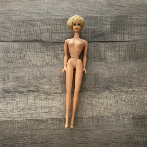 Beautiful Vintage 1969 Blonde Hair Fair Barbie Doll & Outfit