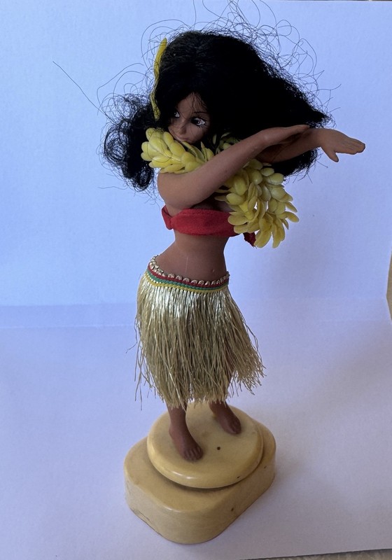 Vintage 1970s Hawaiian Hula Dancer Musical Doll Music Box Rotating "BLUE HAWAII"