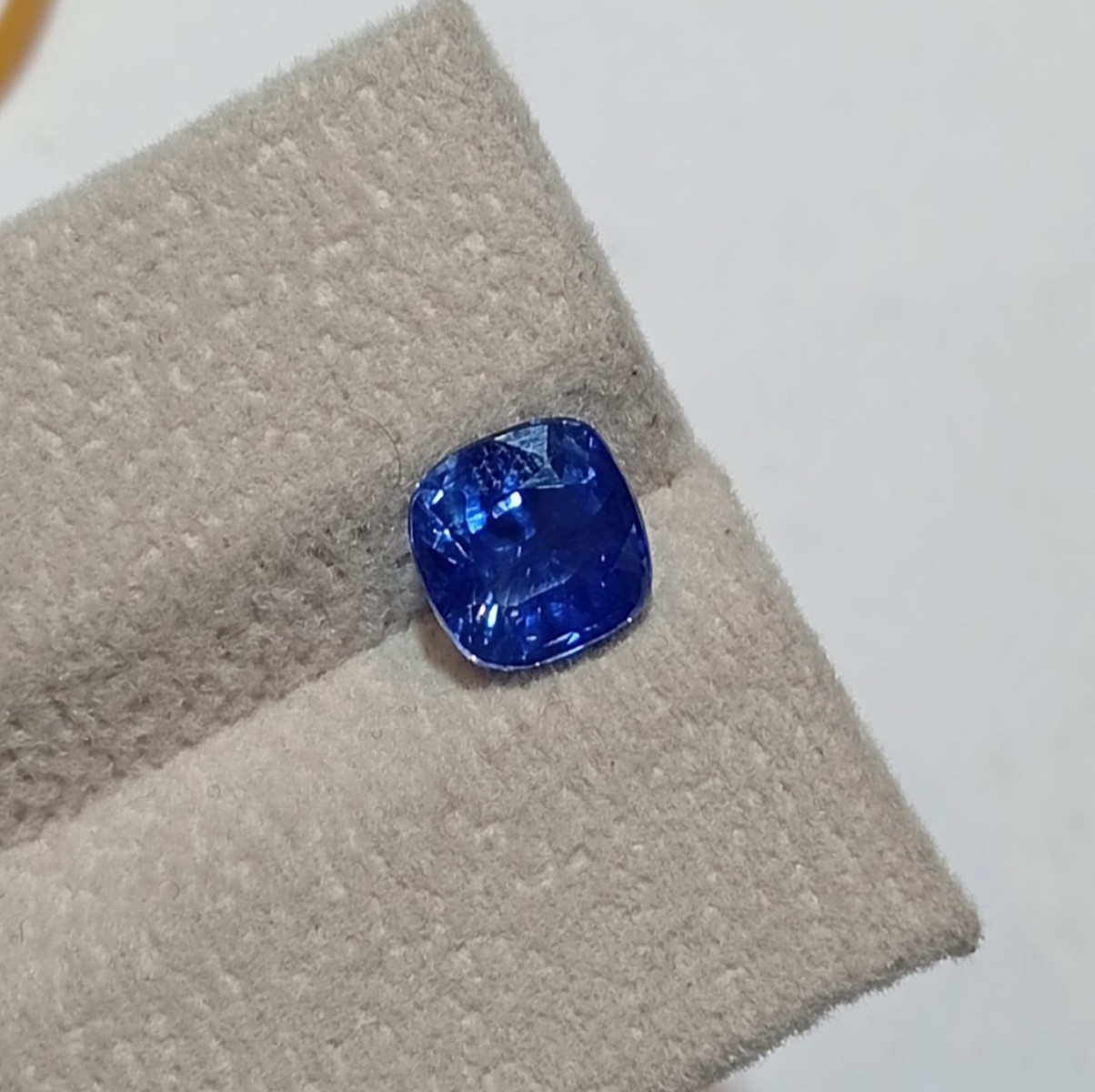 2.15cts natural top quality royal blue heated cushion sapphire loose gemstone