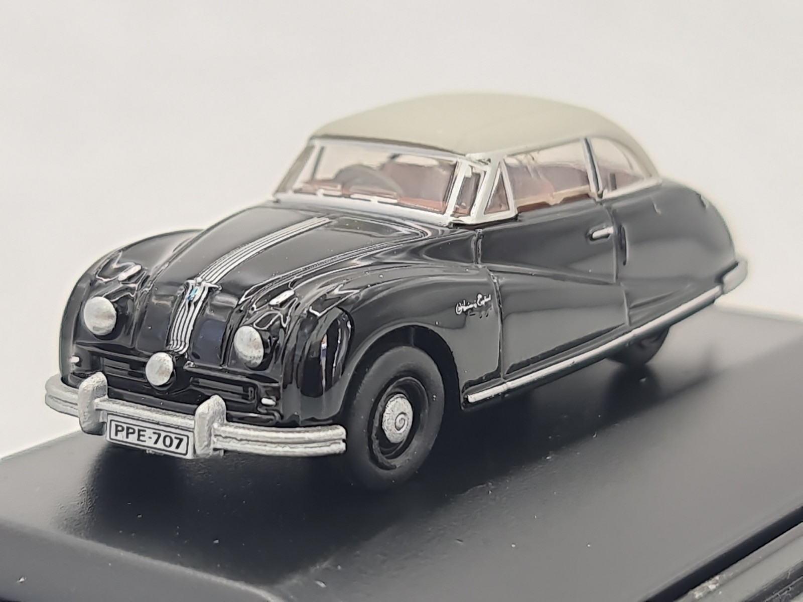 Oxford Diecast 76ATL003 Austin Atlantic Saloon  Black  Boxed  1:76 OO Scale  MIB