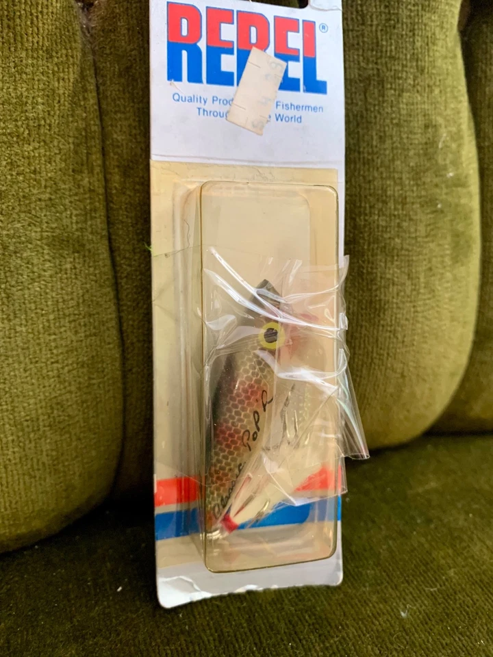Vintage Rebel Classic Pop R Green Perch Topwater Fishing Lure - Image 2 of 4