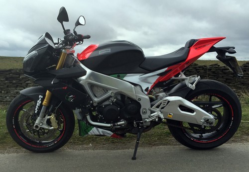 Aprilia Tuono V4 1100 Fábrica Italiana Bandera Lateral y Panel Gráficos Set - Imagen 10 de 13