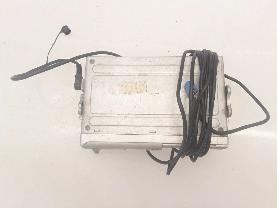 Mazda 626 Saloon 1999 LHD 1.8i 74kw Cd Changer 22RC02750B - Image 4 of 4