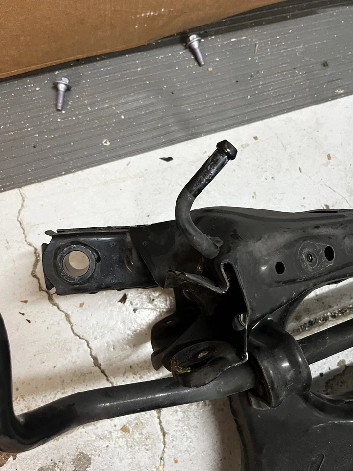 Toyota Prius Prime 2017-2020 OEM subchasis delantero/montaje Crossmember Foto 4 de 4