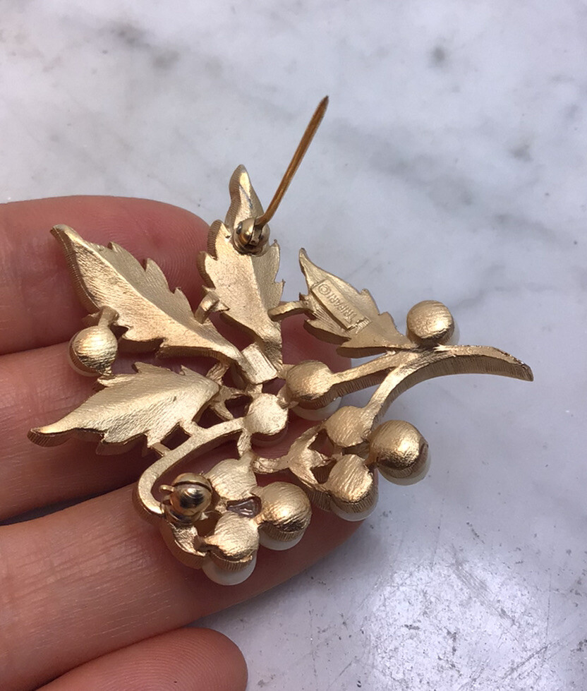 Vintage TRIFARI Crown Gold Tone Pearl Flower Pin Brooch | eBay