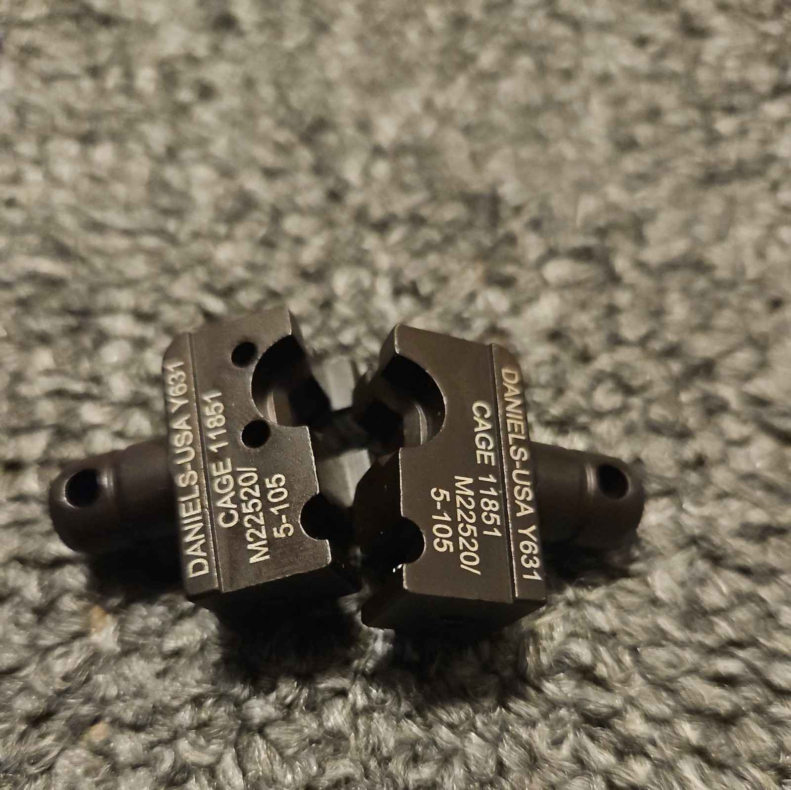 m22520/5-105 Crimp Tool New can be used with HX4 DMC Product