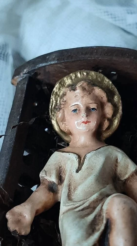 💝 antikes Jesuskind .. Christkind , gemarkt .. in Holzkrippe - Bild 3 von 4