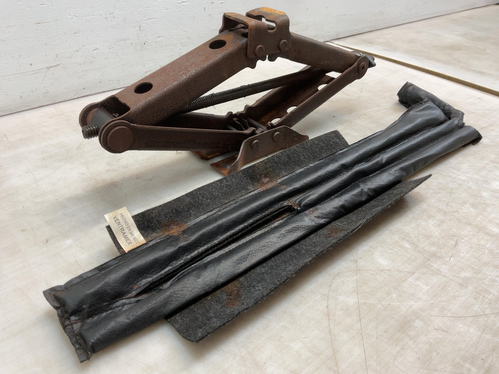 Jeep JK Wrangler OEM Rear Spare Tire Jack with Tools Assembly 2007-2017 060477