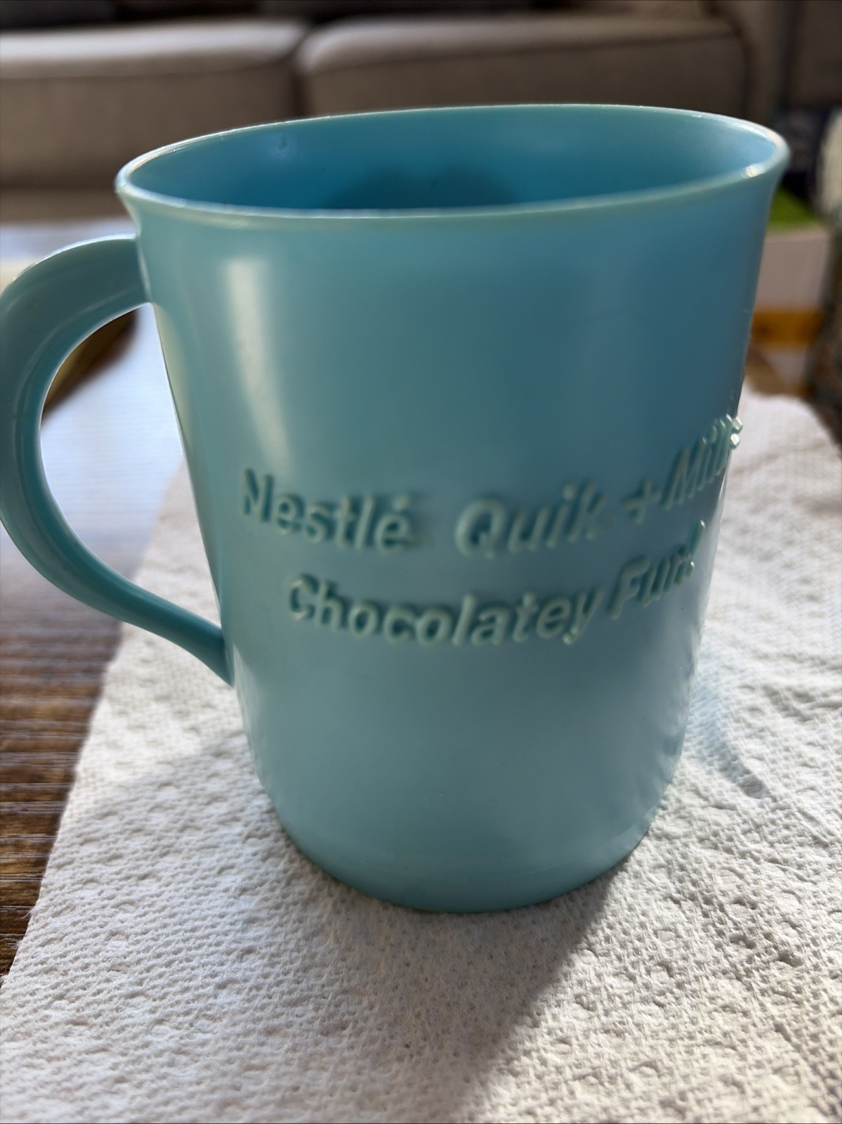 Vintage Nestle Nesquik 4" Plastic Mug Drinking Cup Ice Skating Bunny Rabbit Blue