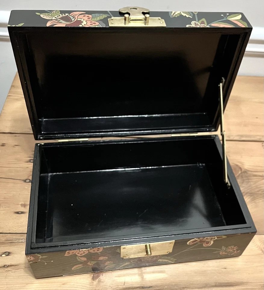 Caja decorativa Maitland-Smith - Herrajes de latón 13 x 8 x 5 tapa con bisagras florales Foto 2 de 4