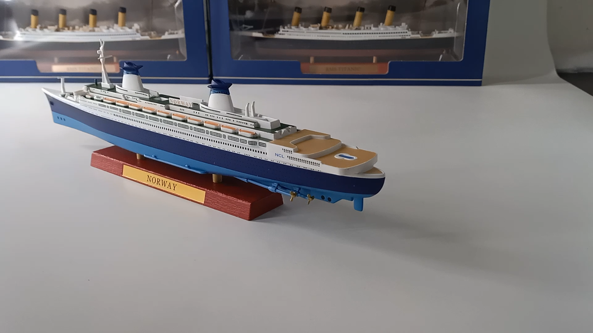 1:1250 Alloy Diecast Cruise Ship Model SS NORWAY Ocean Liner