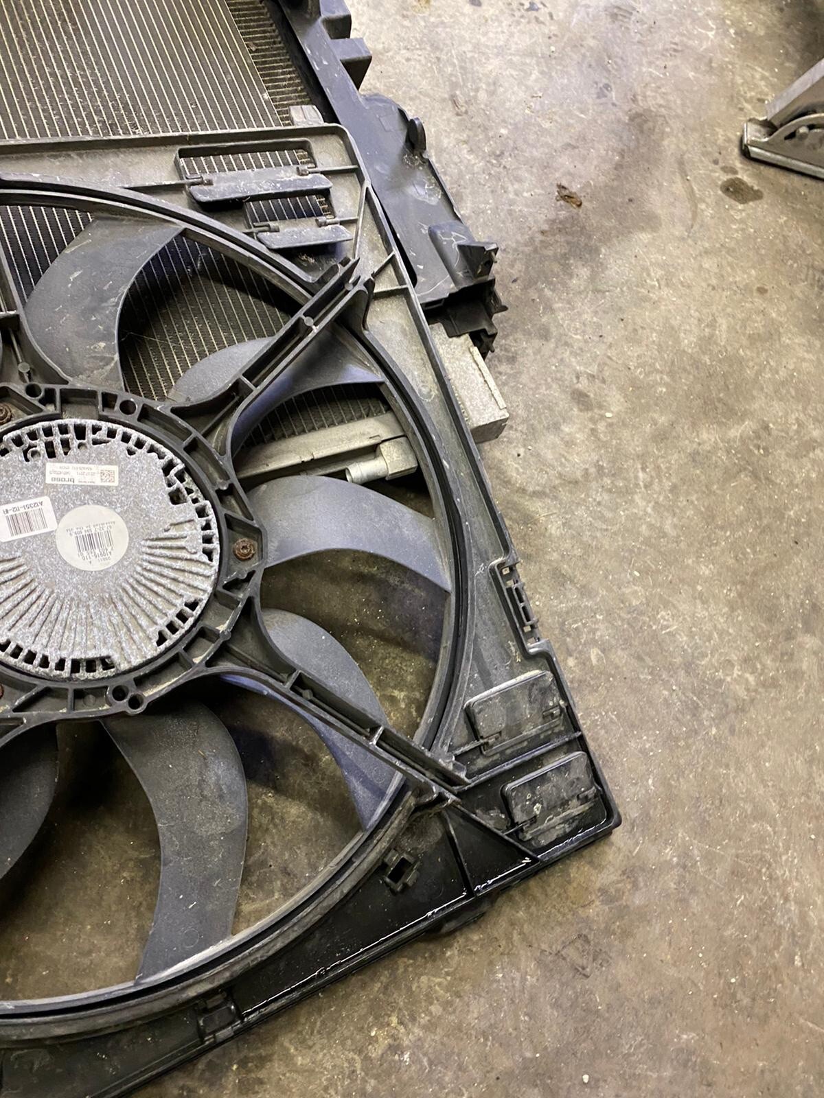 1013 OEM BMW X5M X6M E70 E71 S63 V8 Electric Fan + Radiators Cooling