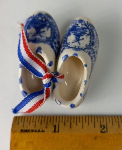 Holland Delft Miniature Figurines Blue White Clogs Signed Handmade Blue 2 Inch - Picture 9 of 10