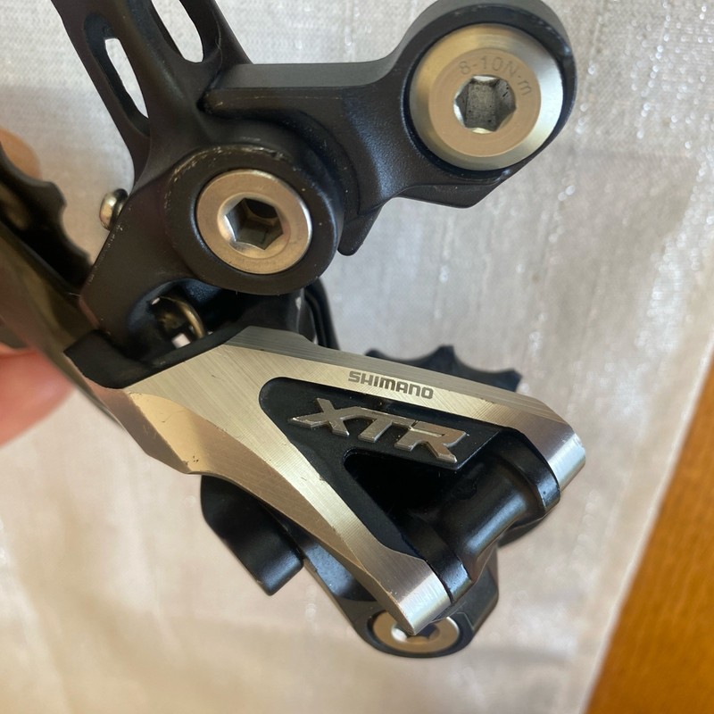 Shimano XTR RD-M981 10 Speed Rear Derailleur / Mech Carbon Cage - Medium.