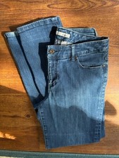 Chico  s "So Slimming" Girlfriend Straight Leg Chico Size 1 8R Mid Rise