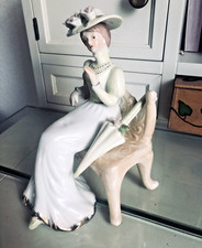 Vinfage Porzellanfigur Frau mit Schirm und Hu...
