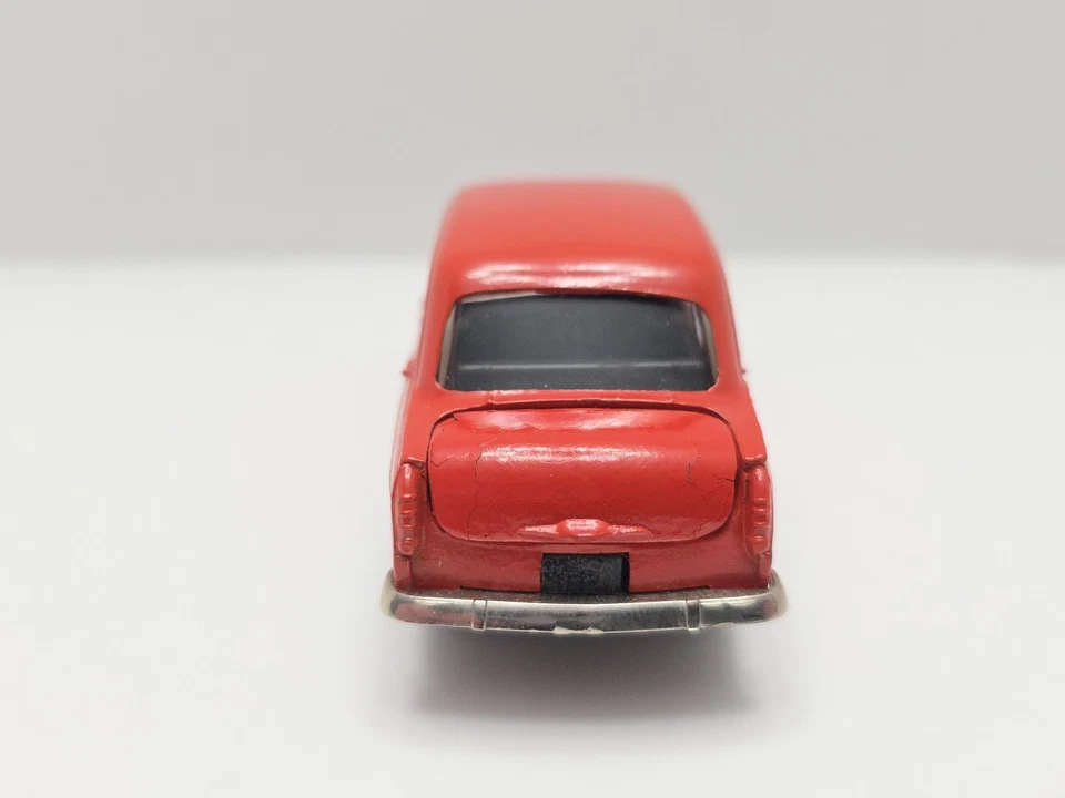 A27 1:43 USSR CCCP NOVOEXPORT RUSSIAN CAR VAZ MOSKVITCH 403 ORANGE/RED - Image 4 of 4