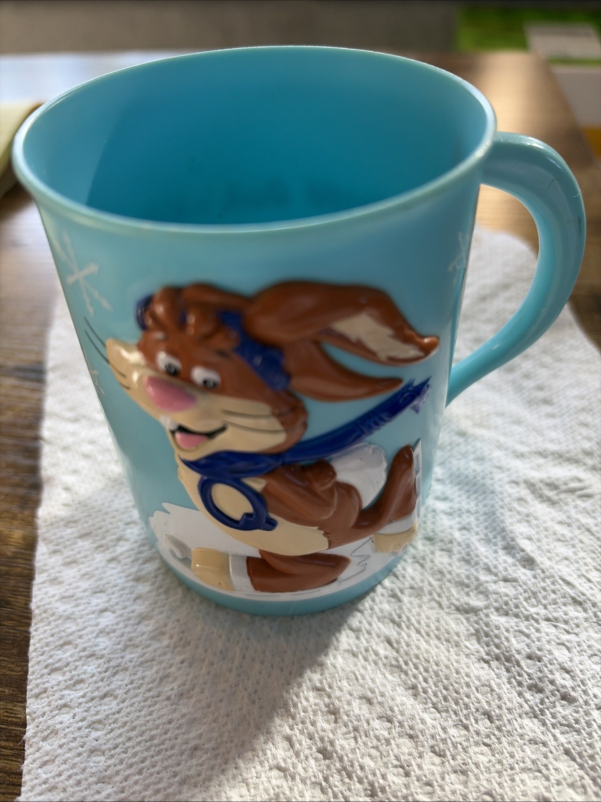 Vintage Nestle Nesquik 4" Plastic Mug Drinking Cup Ice Skating Bunny Rabbit Blue