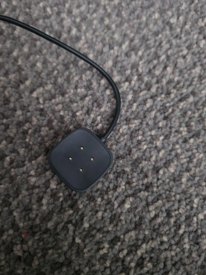 Fitbit Versa 4, photo 2 of 5