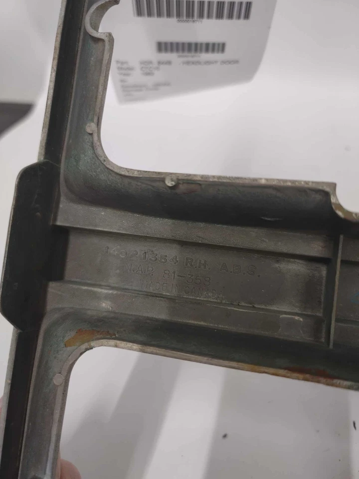 Puerta faro derecho camioneta Chevrolet C10 1981-82 14021354 Foto 3 de 4