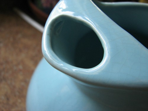 Large ball pitcher USA pottery 7.5" with ice lip light Blue pale turquoise aqua - Picture 3 of 11