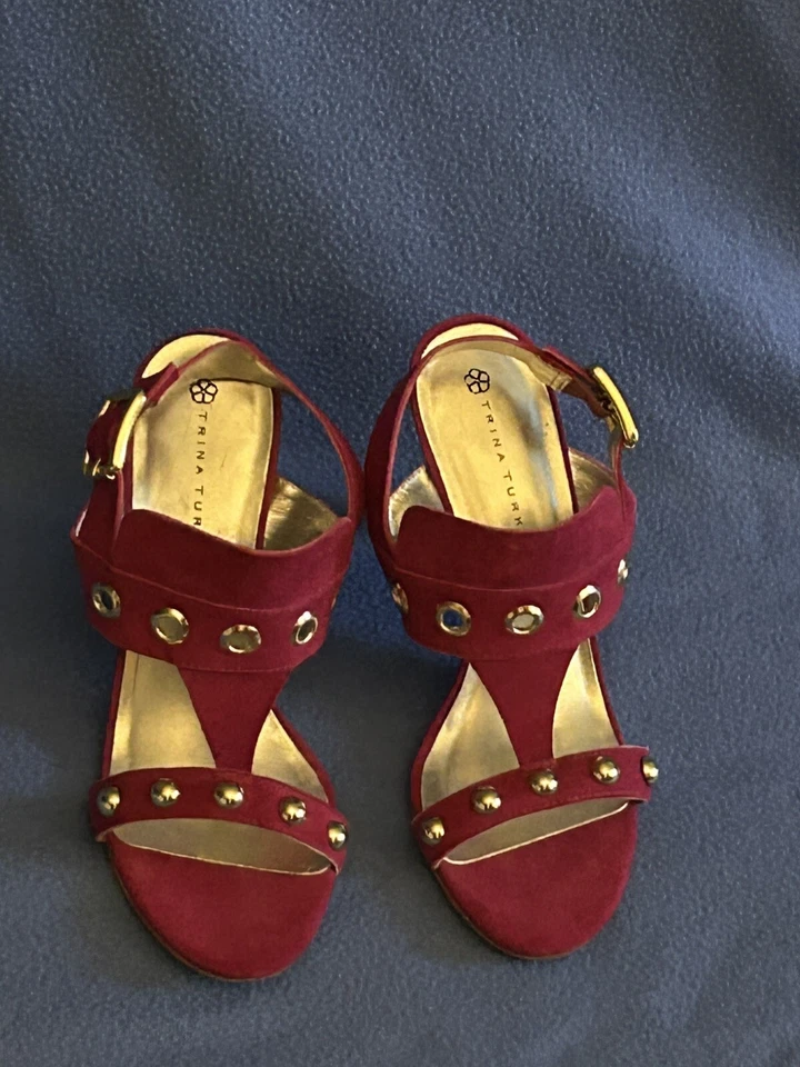 NOVO QUENTE Trina Turk Loleta Enfeitado Ilhós Rosa Loganberry Sandálias Salto 8.5 - Imagem 2 de 4