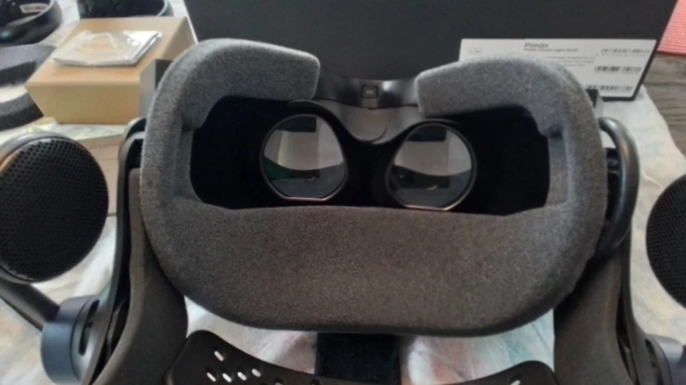 Pimax Crystal Light QLED VR Headset mit 2 Controllern und mehr - Bild 2 von 4