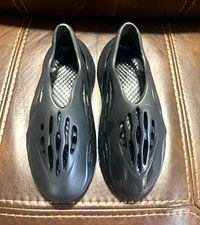 Foam Runner unisex Slip-On Clog Black US 8 EU 39 Rubber Lightweight