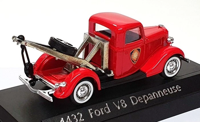 Solido 1/43 Scale Diecast 4432 - Ford V8 Depanneuse Fire Truck - Red - Image 2 of 4