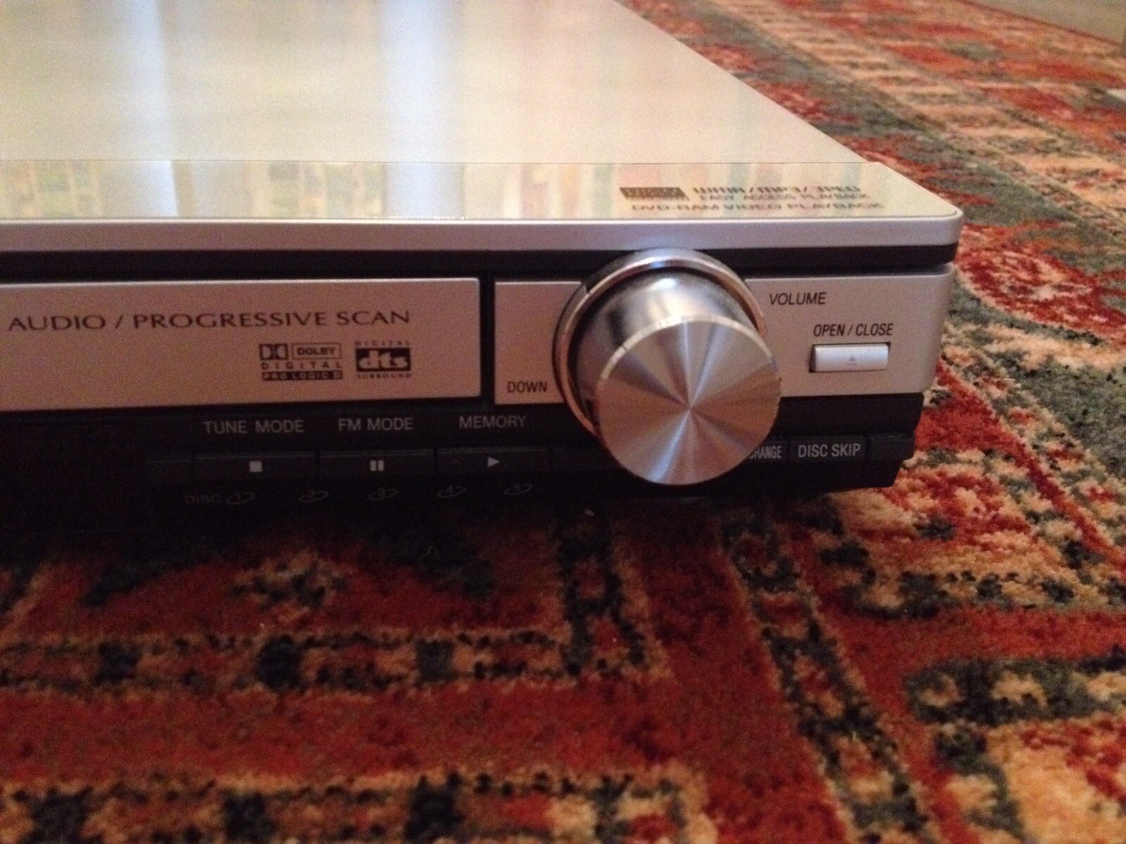 Panasonic DVD Home Theater Sound System (SAHT900) 5 Disc Changer. DTS