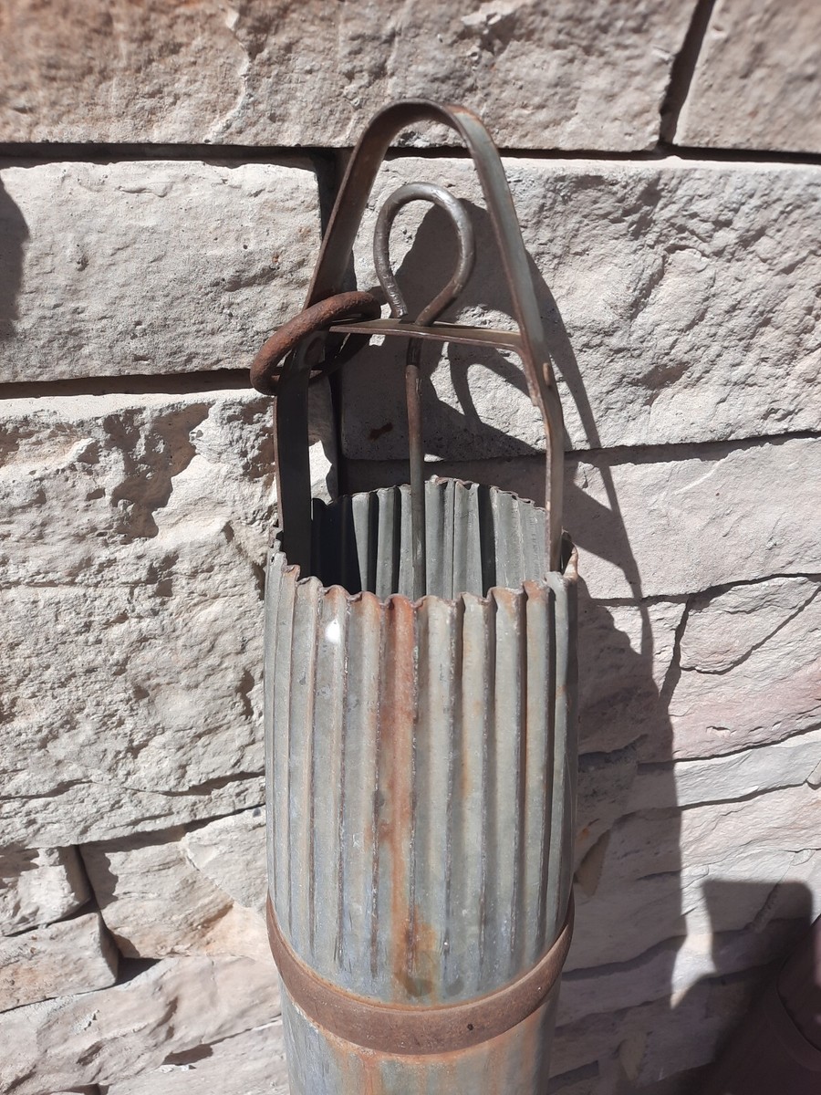 アンティーク　水桶 Vintage / Antique Metal Well Water Bucket From An ICONIC