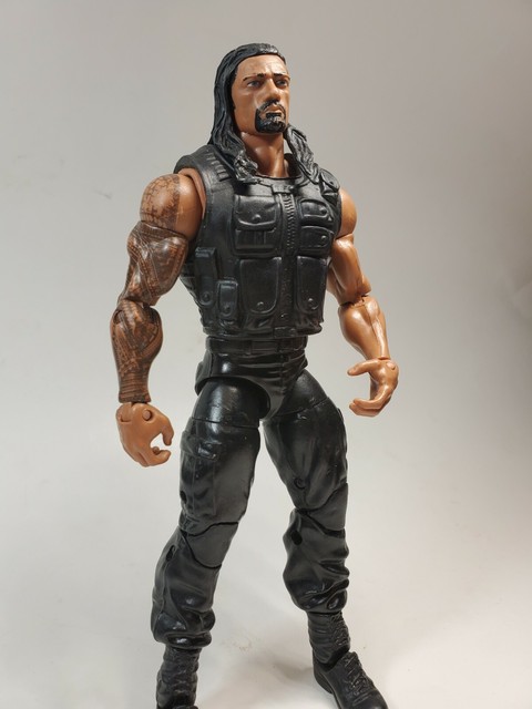 figurine roman reigns