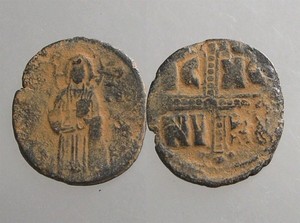 MICHAEL IV / ANONYMOUS AE28 FOLLIS______Figure of Christ______BYZANTINE EMPIRE