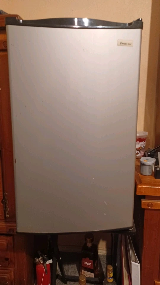 Magic Chef MCUF3S2 85L Upright Freezer Refrigerator - Image 2 of 4