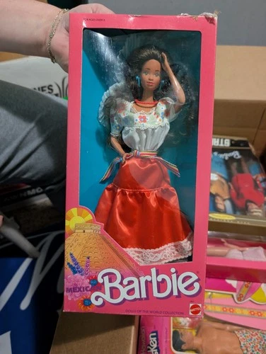 Vintage 1988 Mattel Dolls of the World “Mexican Barbie” #1917 *NRFB*